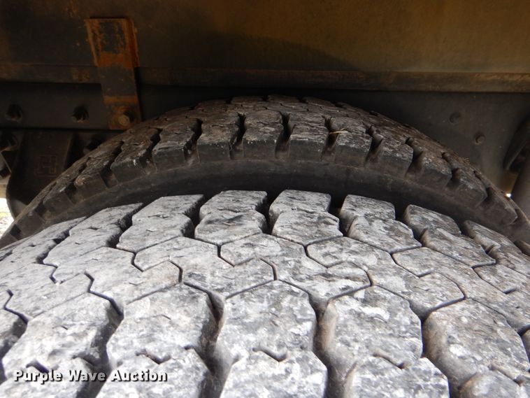 image for item GM9181 2009 Ford F750 Super Duty XL  utility truck