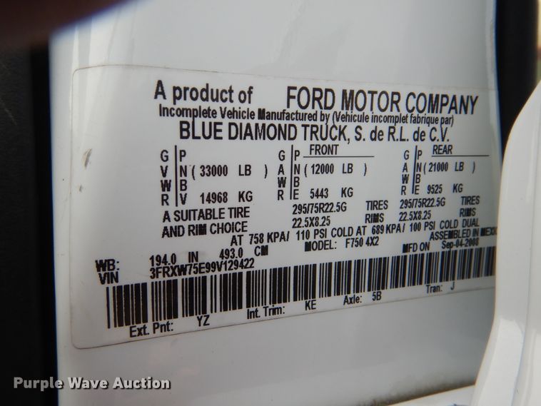 image for item GM9181 2009 Ford F750 Super Duty XL  utility truck