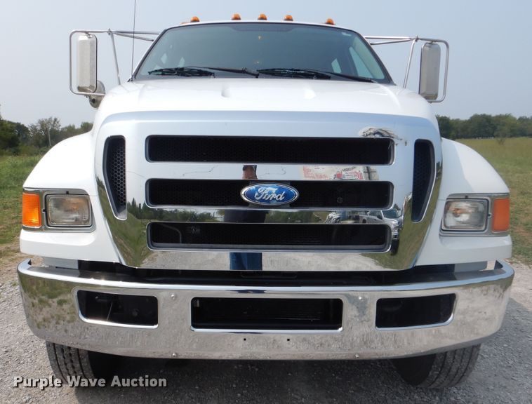 image for item GM9184 2008 Ford F750 Super Duty XL  utility truck