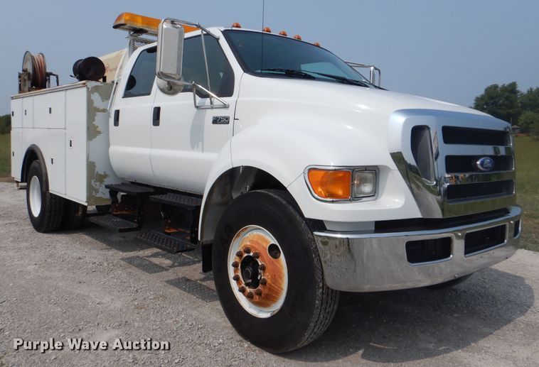 image for item GM9184 2008 Ford F750 Super Duty XL  utility truck