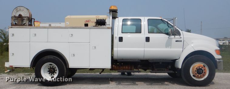 image for item GM9184 2008 Ford F750 Super Duty XL  utility truck