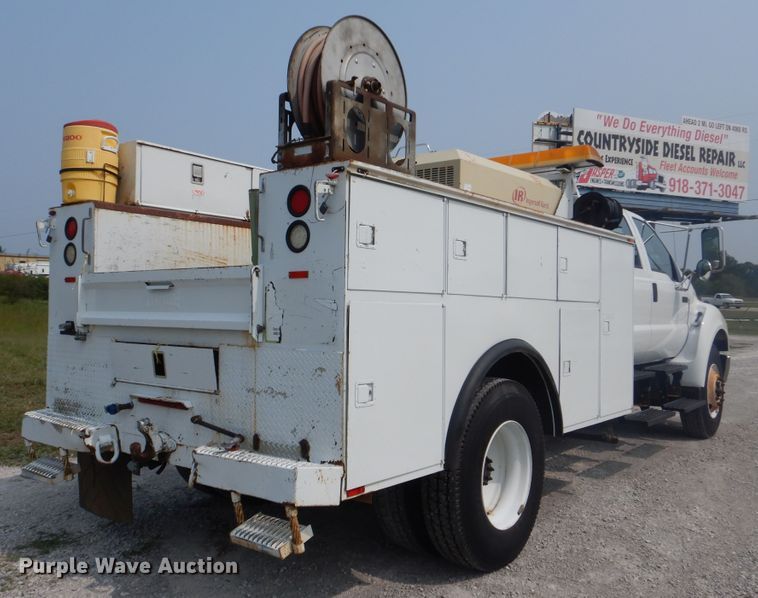 image for item GM9184 2008 Ford F750 Super Duty XL  utility truck