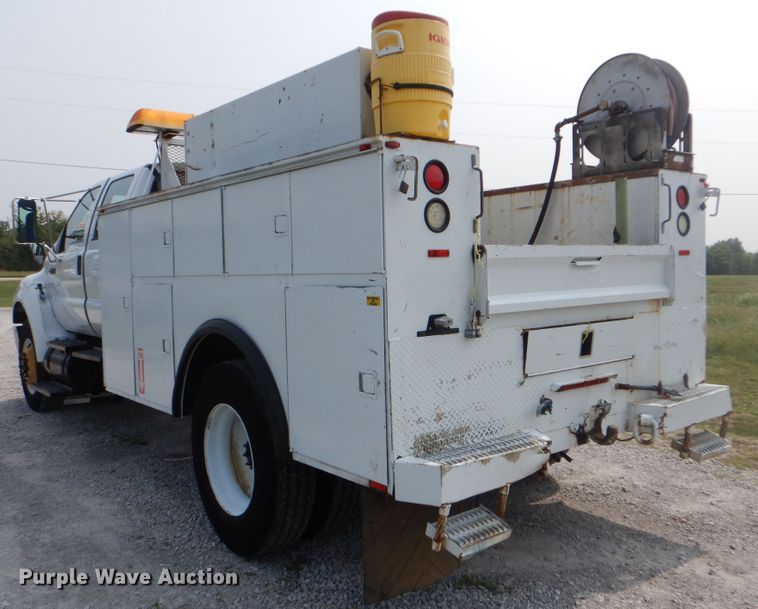 image for item GM9184 2008 Ford F750 Super Duty XL  utility truck