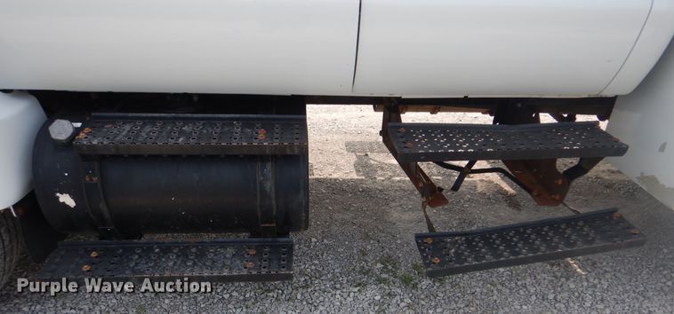 image for item GM9184 2008 Ford F750 Super Duty XL  utility truck