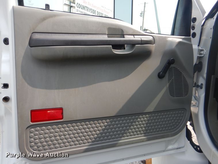 image for item GM9184 2008 Ford F750 Super Duty XL  utility truck