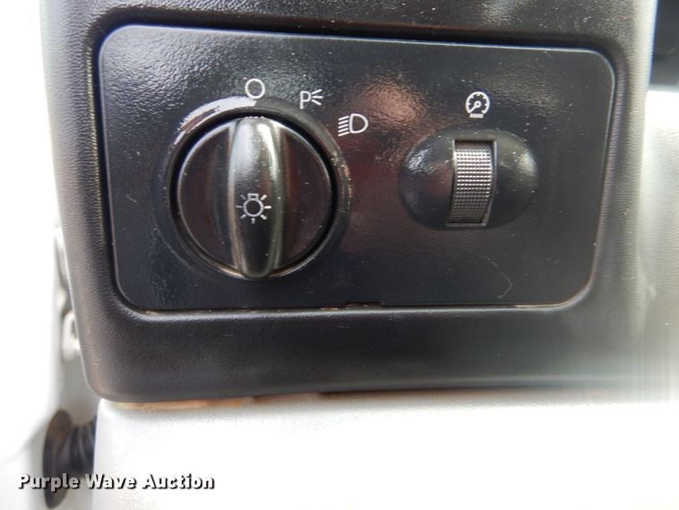 image for item GM9184 2008 Ford F750 Super Duty XL  utility truck