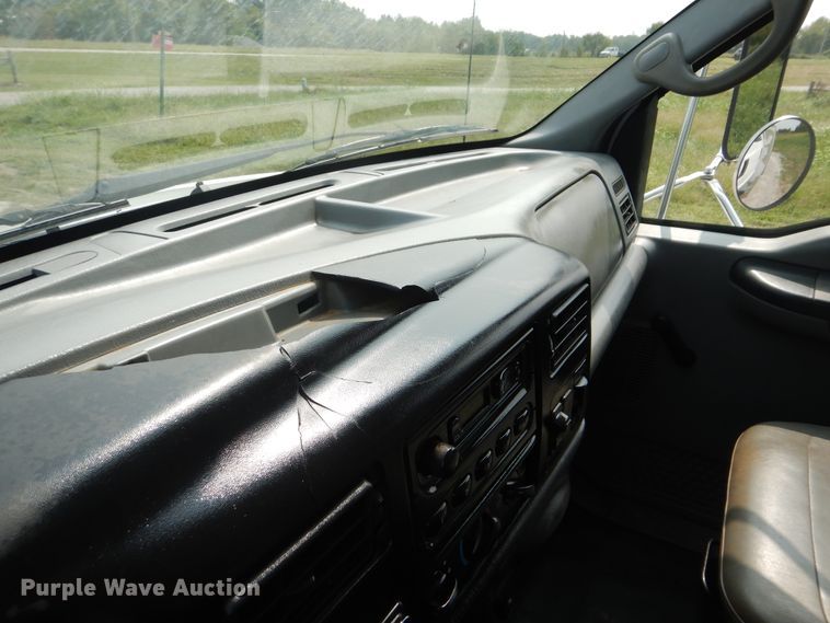 image for item GM9184 2008 Ford F750 Super Duty XL  utility truck