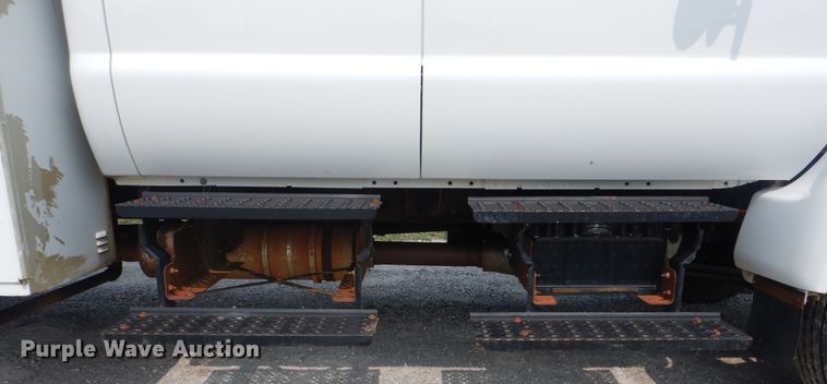 image for item GM9184 2008 Ford F750 Super Duty XL  utility truck