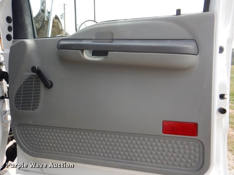 image for item GM9184 2008 Ford F750 Super Duty XL  utility truck