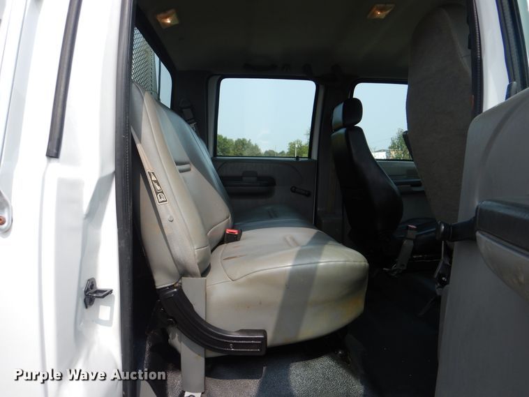 image for item GM9184 2008 Ford F750 Super Duty XL  utility truck