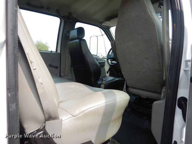 image for item GM9184 2008 Ford F750 Super Duty XL  utility truck