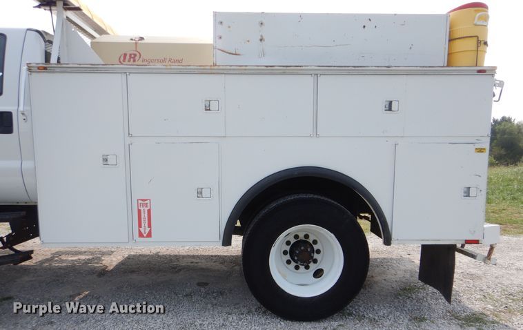 image for item GM9184 2008 Ford F750 Super Duty XL  utility truck