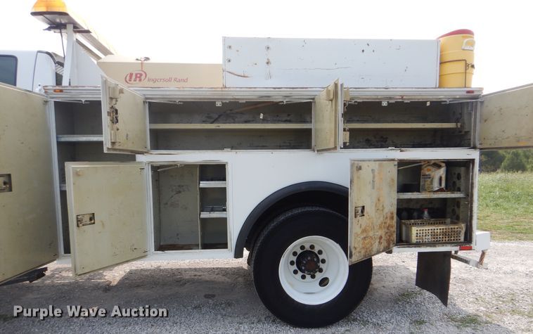 image for item GM9184 2008 Ford F750 Super Duty XL  utility truck