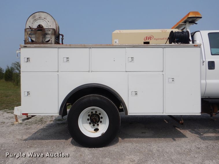 image for item GM9184 2008 Ford F750 Super Duty XL  utility truck