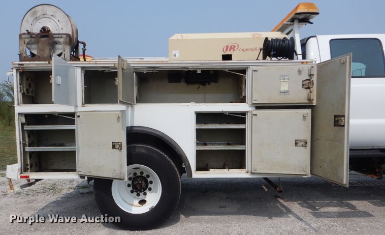 image for item GM9184 2008 Ford F750 Super Duty XL  utility truck