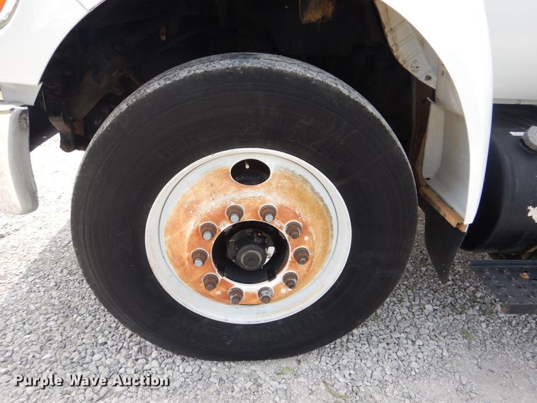 image for item GM9184 2008 Ford F750 Super Duty XL  utility truck