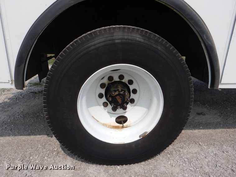 image for item GM9184 2008 Ford F750 Super Duty XL  utility truck