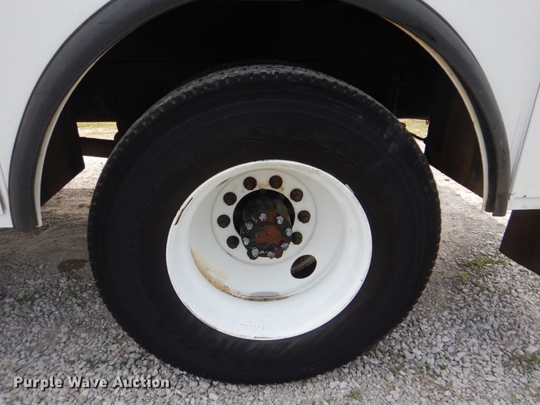 image for item GM9184 2008 Ford F750 Super Duty XL  utility truck