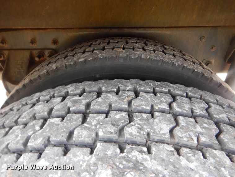 image for item GM9184 2008 Ford F750 Super Duty XL  utility truck