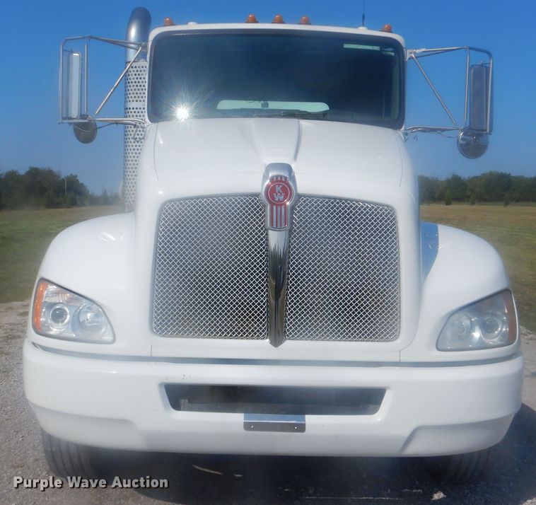 image for item GM9195 2010 Kenworth T370  vacuum truck