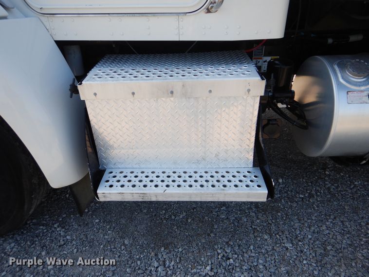 image for item GM9195 2010 Kenworth T370  vacuum truck