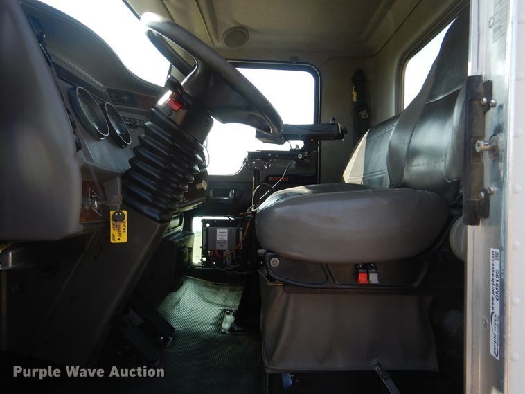 image for item GM9195 2010 Kenworth T370  vacuum truck