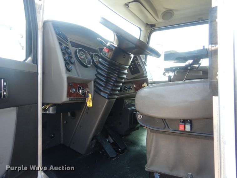 image for item GM9195 2010 Kenworth T370  vacuum truck