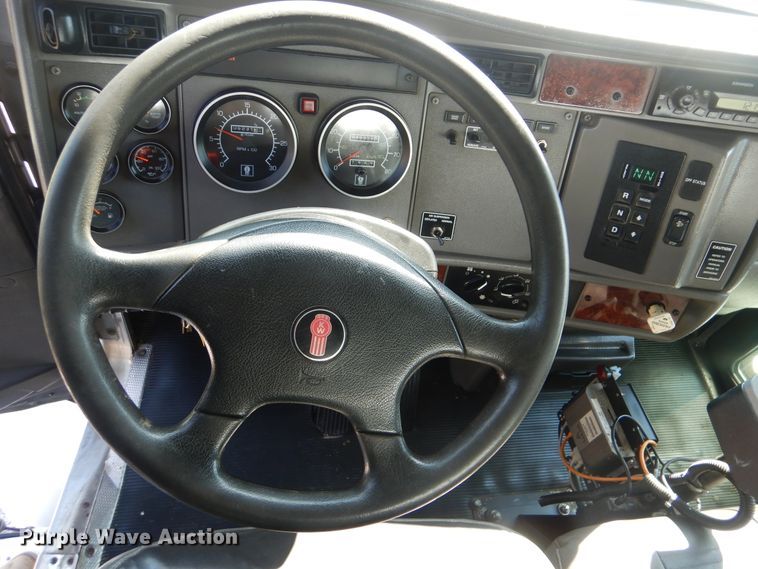 image for item GM9195 2010 Kenworth T370  vacuum truck