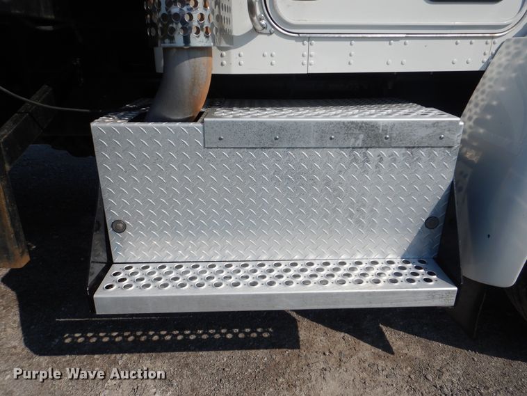 image for item GM9195 2010 Kenworth T370  vacuum truck