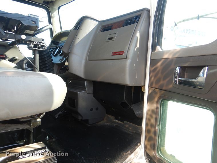 image for item GM9195 2010 Kenworth T370  vacuum truck