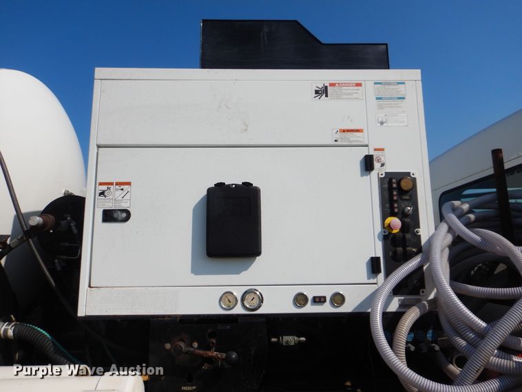 image for item GM9195 2010 Kenworth T370  vacuum truck