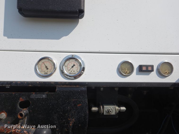 image for item GM9195 2010 Kenworth T370  vacuum truck