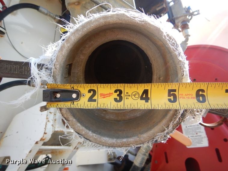 image for item GM9195 2010 Kenworth T370  vacuum truck