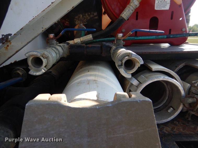 image for item GM9195 2010 Kenworth T370  vacuum truck