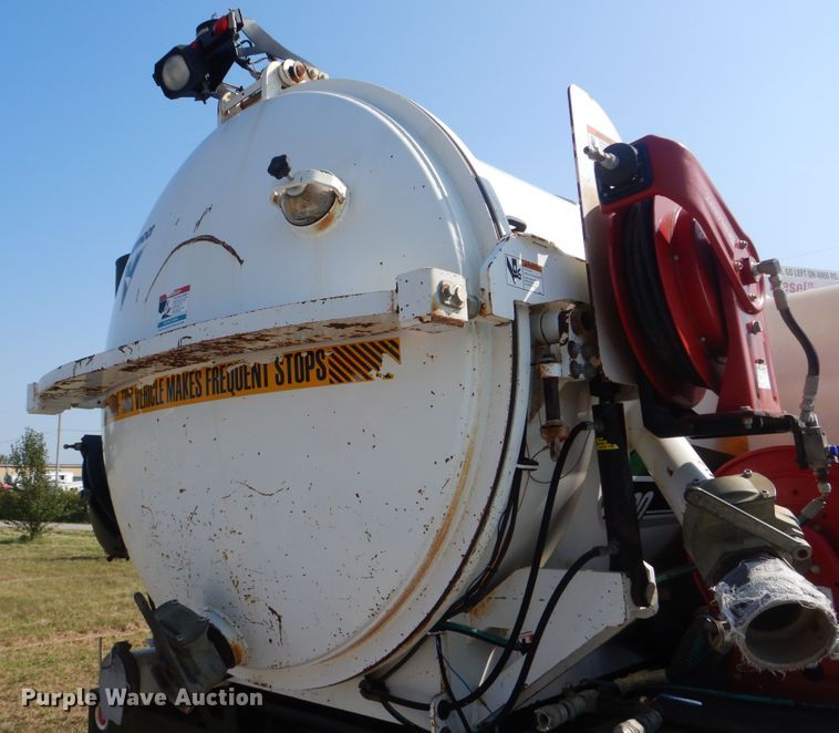 image for item GM9195 2010 Kenworth T370  vacuum truck