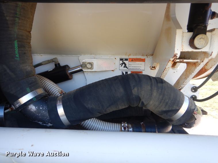 image for item GM9195 2010 Kenworth T370  vacuum truck