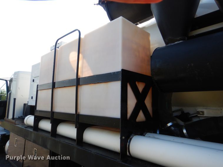 image for item GM9195 2010 Kenworth T370  vacuum truck