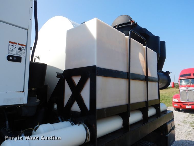 image for item GM9195 2010 Kenworth T370  vacuum truck