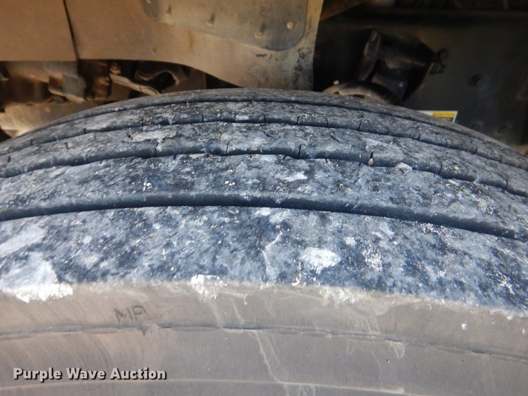 image for item GM9195 2010 Kenworth T370  vacuum truck