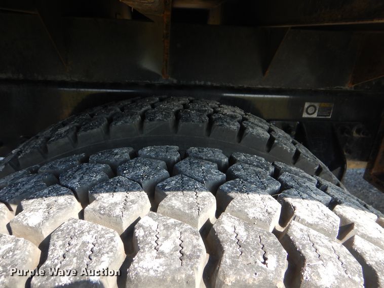 image for item GM9195 2010 Kenworth T370  vacuum truck