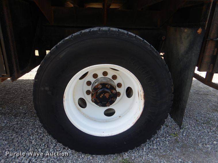 image for item GM9195 2010 Kenworth T370  vacuum truck