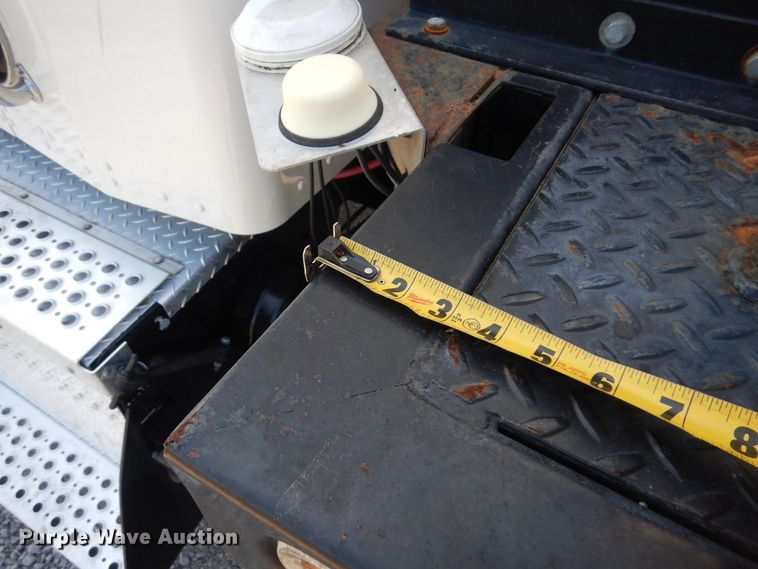 image for item GM9195 2010 Kenworth T370  vacuum truck