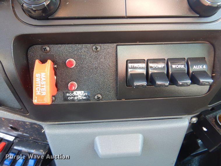 image for item GM9196 2012 Ford F550  bucket truck