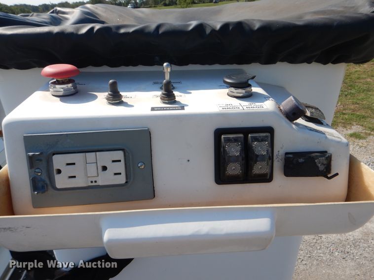 image for item GM9196 2012 Ford F550  bucket truck