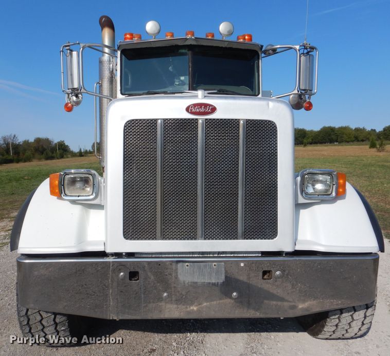 image for item GM9201 2008 Peterbilt 365  crane truck