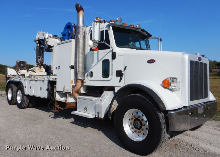 image for item GM9201 2008 Peterbilt 365  crane truck