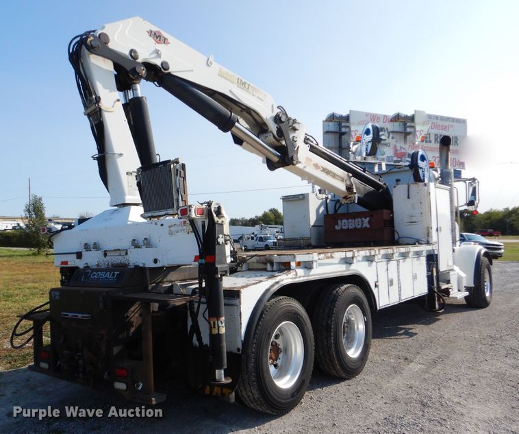 image for item GM9201 2008 Peterbilt 365  crane truck