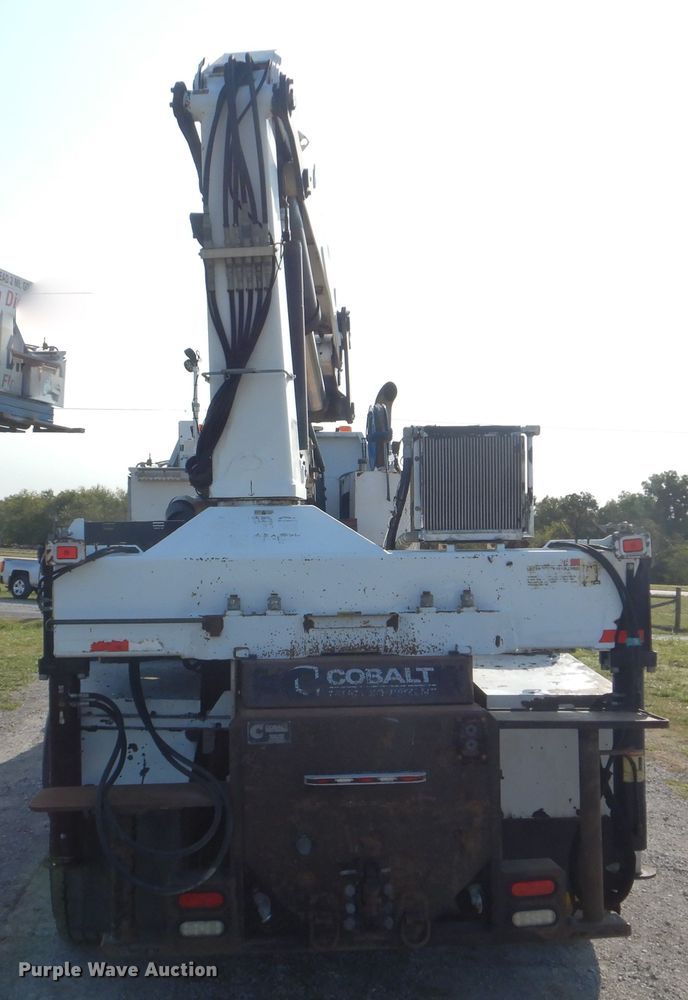 image for item GM9201 2008 Peterbilt 365  crane truck