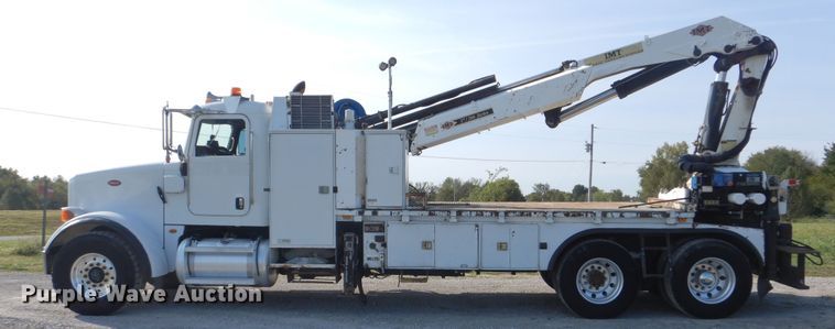 image for item GM9201 2008 Peterbilt 365  crane truck