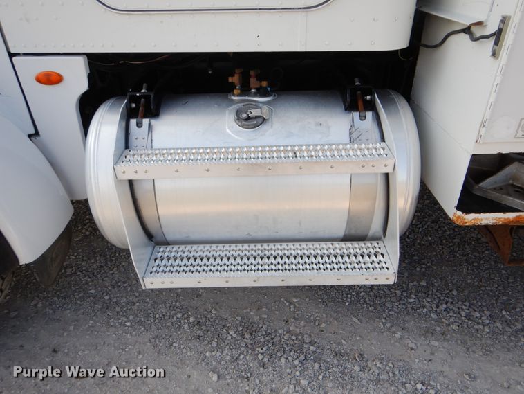 image for item GM9201 2008 Peterbilt 365  crane truck